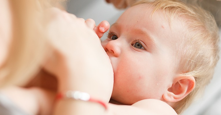 Como saber se o leite materno esta sustentando o bebe Como Saber Se O Leite De Quem Amamenta E Suficiente Cel Intercultural School